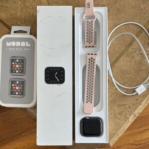 Apple Watch Series 5 Silver aluminum 44mm with Light Pink Band and Accessories
